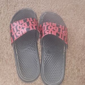 Nike slippers with box